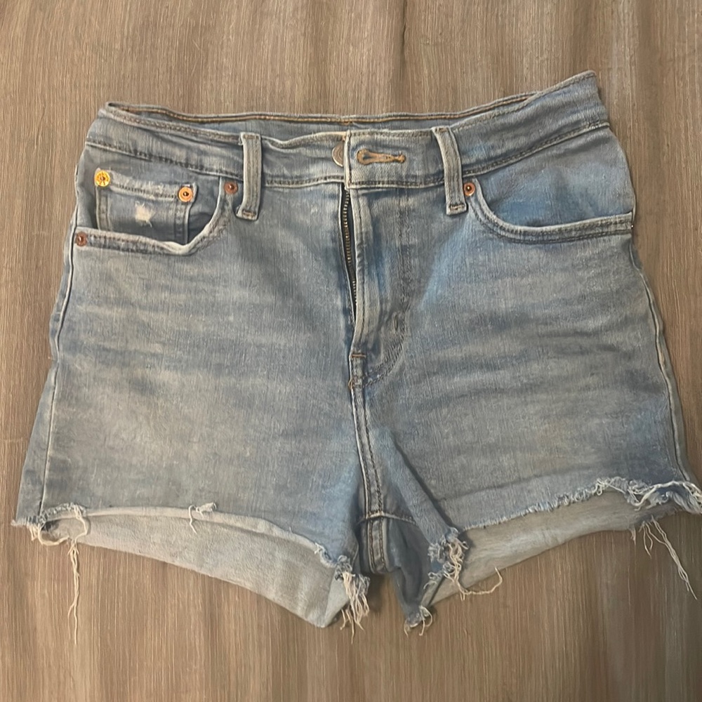 Levi’s highrise cut off shorts size 26